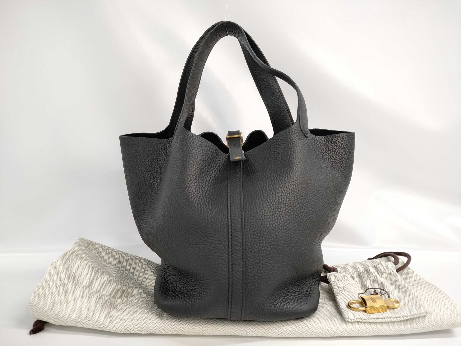 HERMES Picotin Lock 22 Black U-stamped Handbag