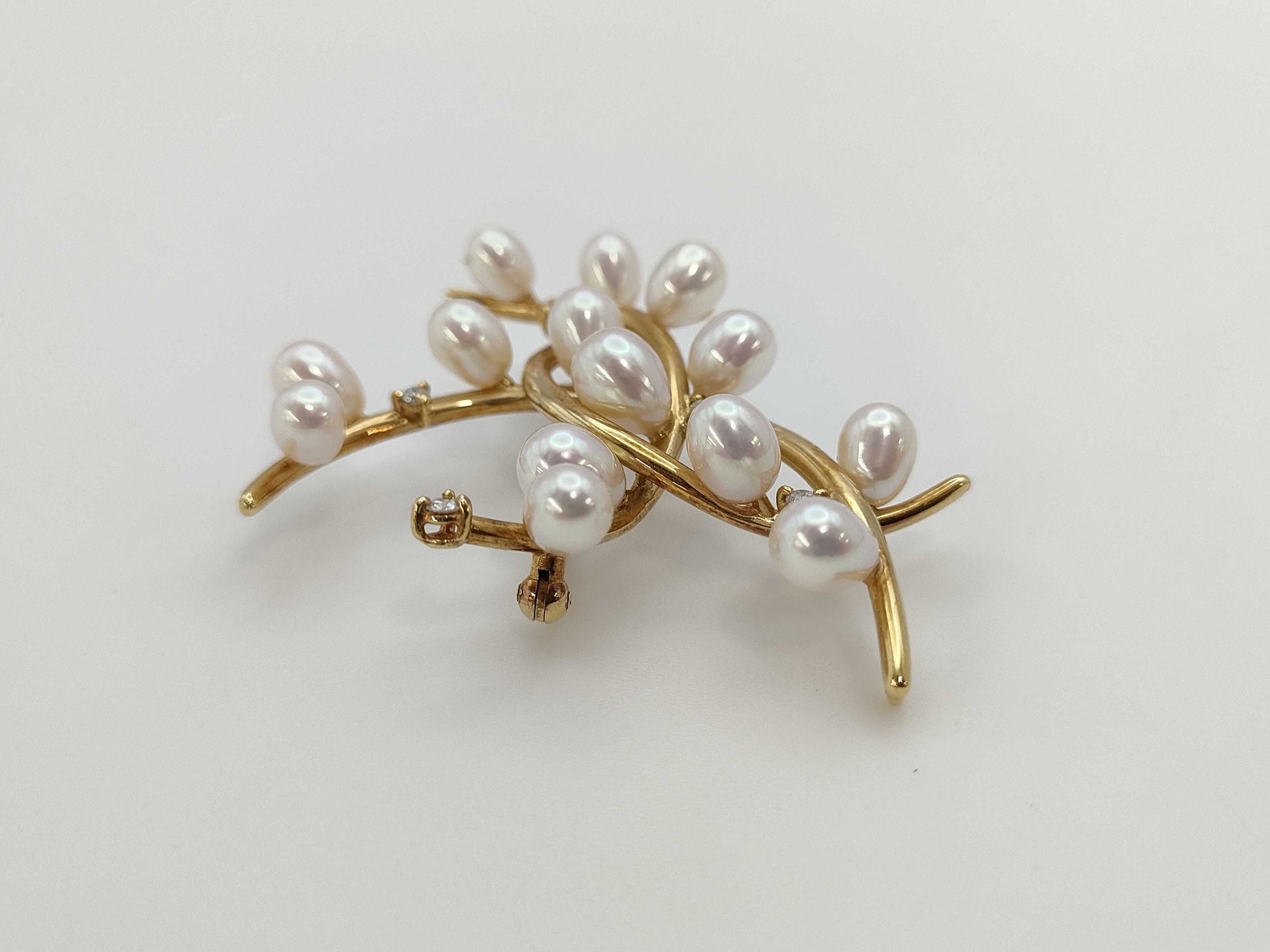TASAKI Semi-Round Pearl, Diameter 4.4-5.5mm, D0.14ct, 18K Gold, 10.9g, Brooch 
