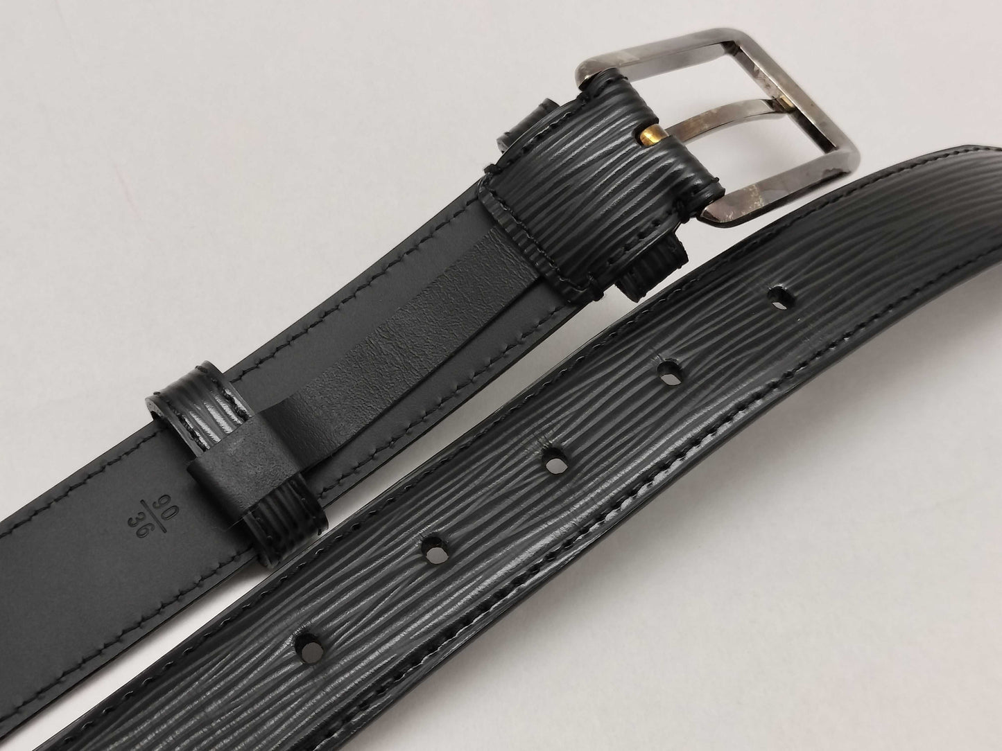 LOUIS VUITTON Epi Leather Belt in Noir Black Leather