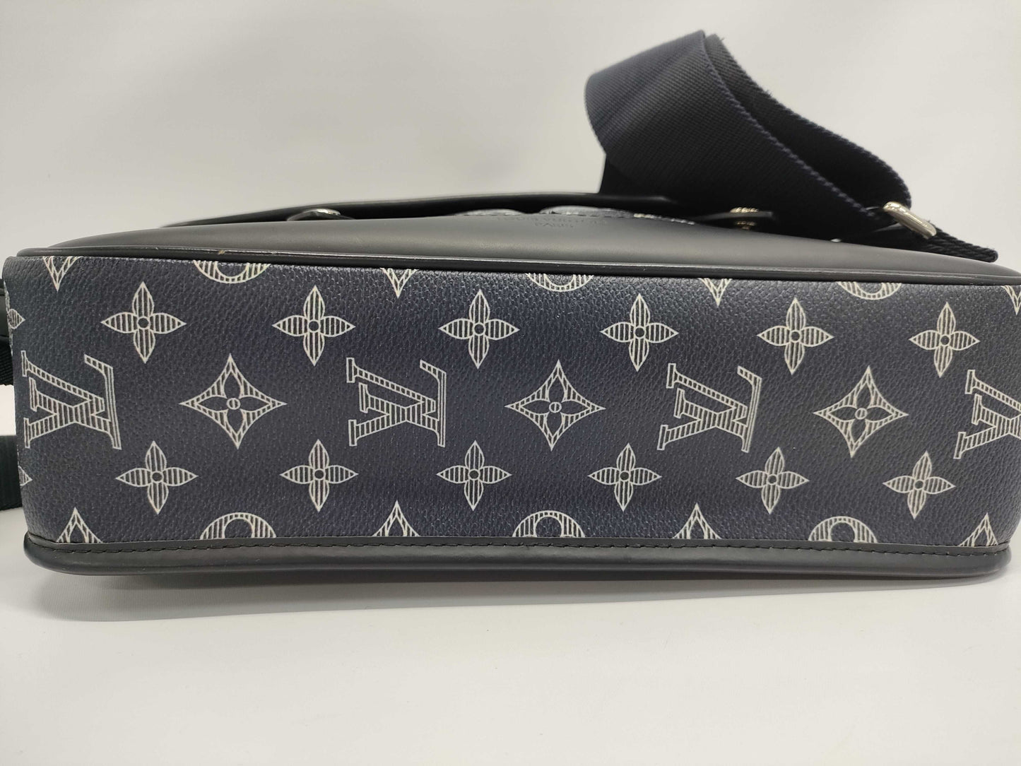 LOUIS VUITTON Louis Vuitton Messenger Shoulder Bag