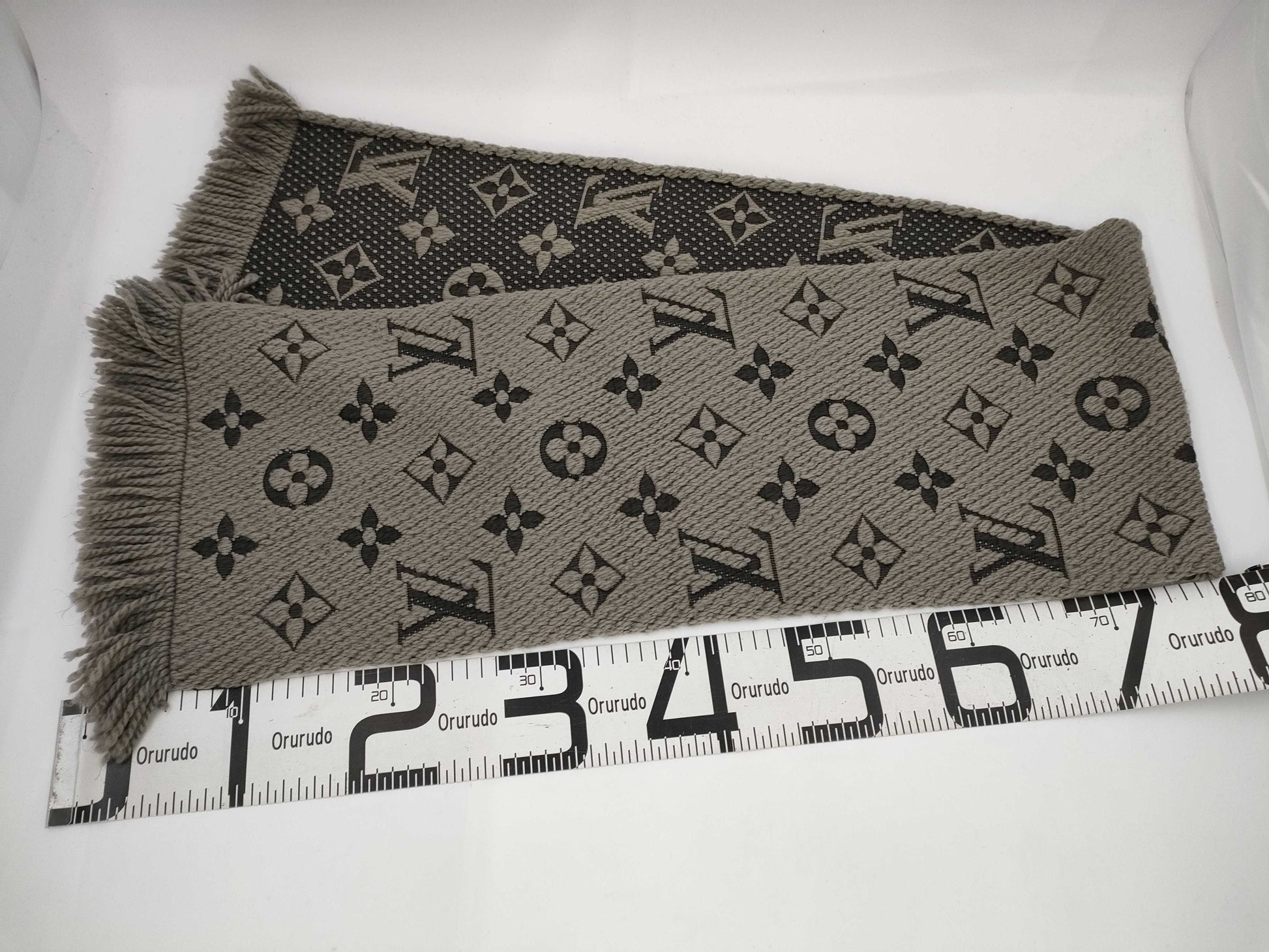LOUIS VUITTON scarf