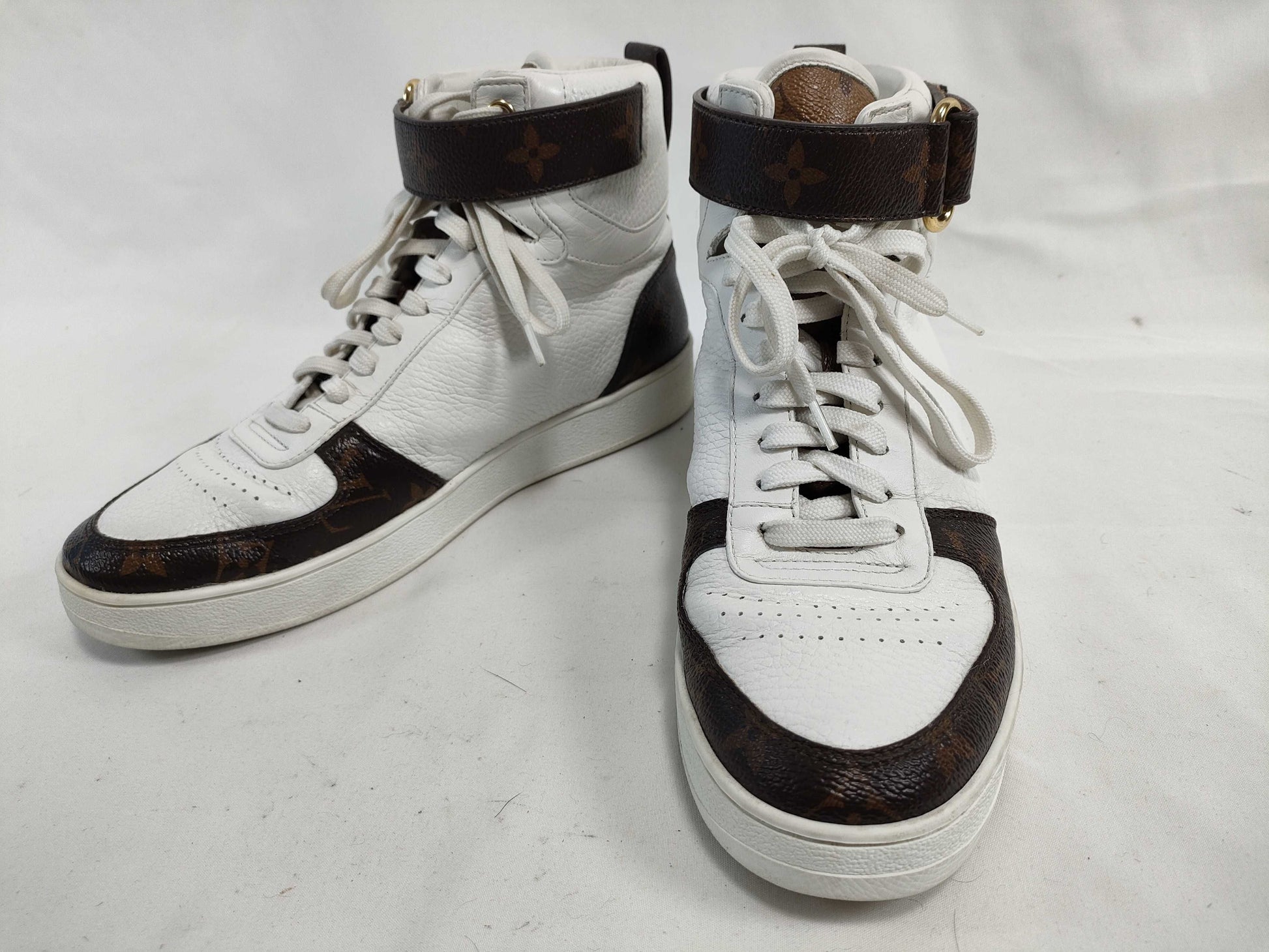 LOUIS VUITTON Louis Vuitton Women's Shoes Size 38 Sneakers