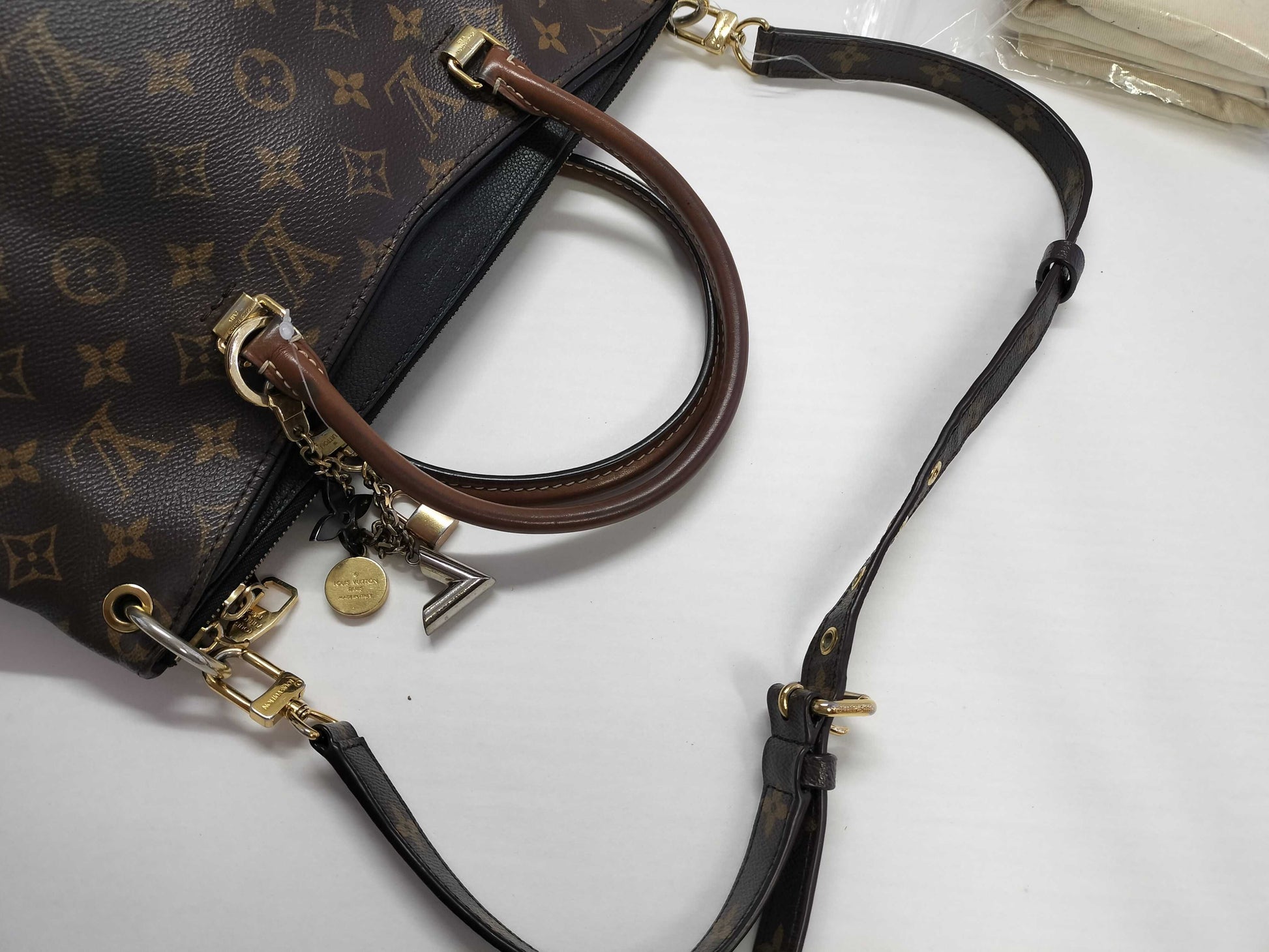 LOUIS VUITTON Monogram LV Pallas Monogram Canvas x Calfskin Leather Handbag M41064