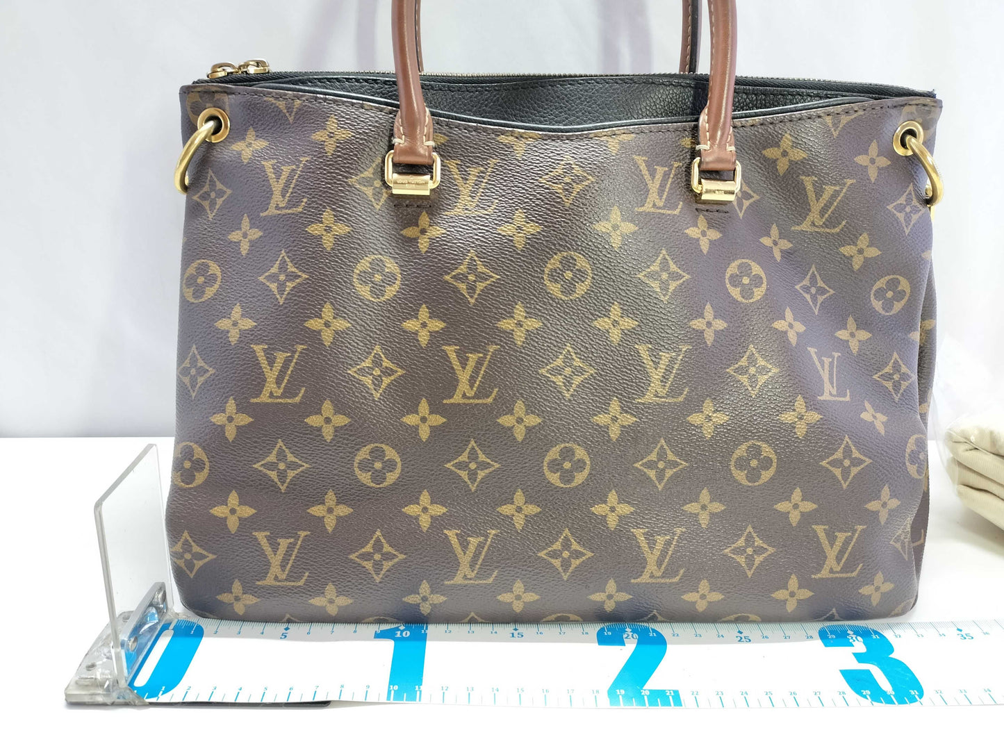 LOUIS VUITTON Monogram LV Pallas Monogram Canvas x Calfskin Leather Handbag M41064