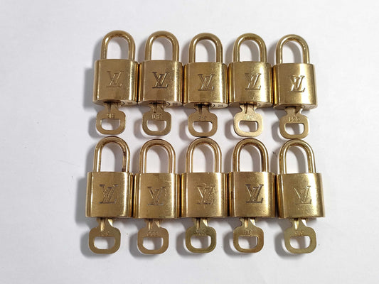 LOUIS VUITTON Cadena & Key x 10 Other Accessories