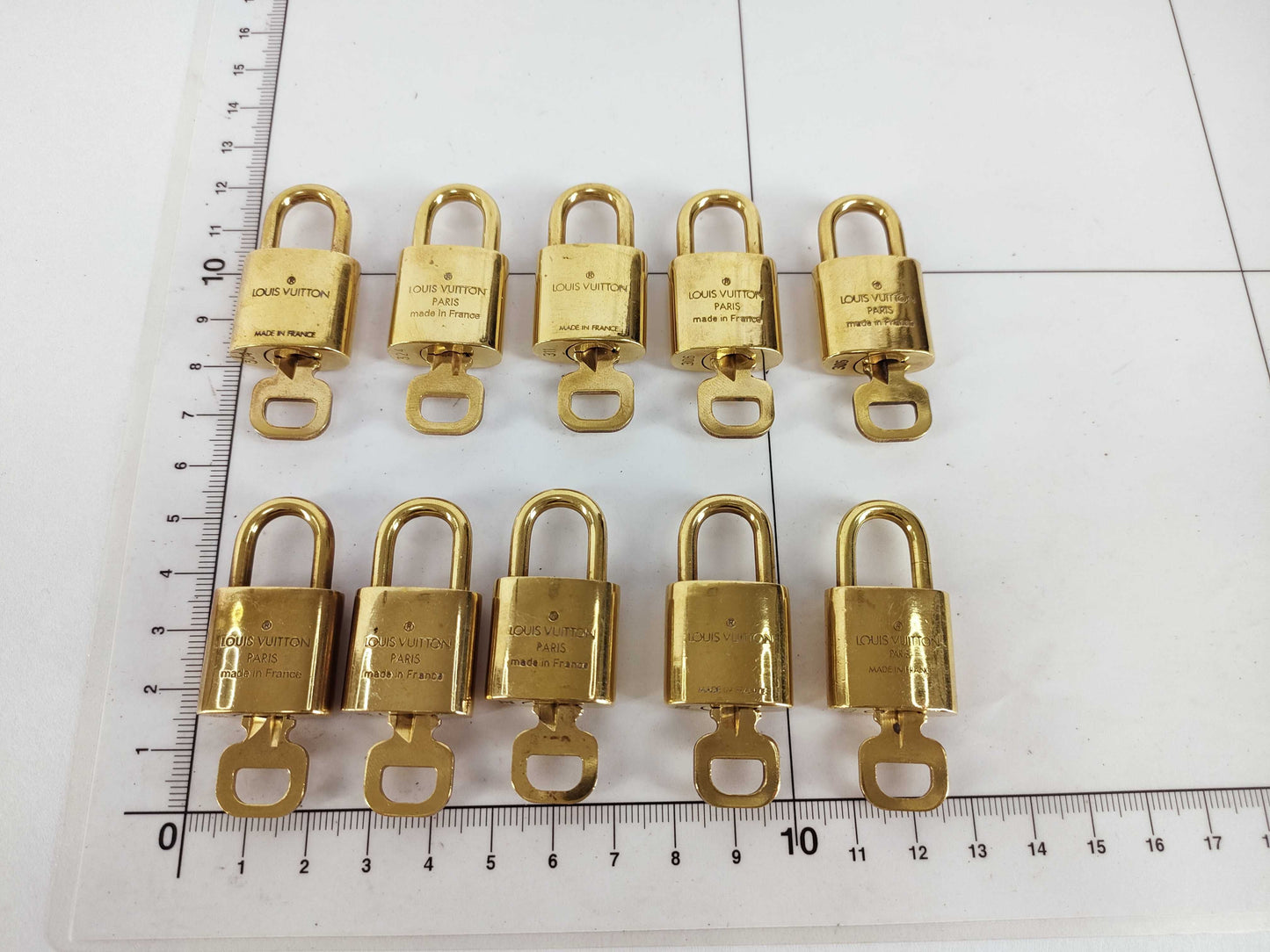 LOUIS VUITTON Cadena & Key x 10 Other Accessories