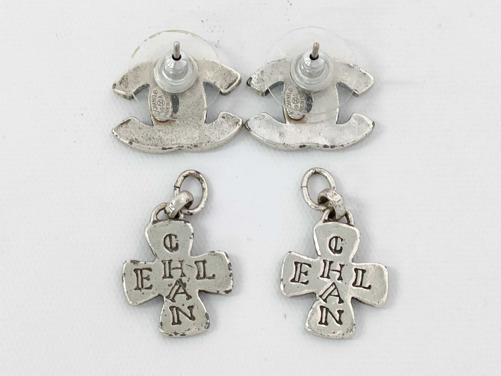 CHANEL Coco Mark earrings with parts and comments