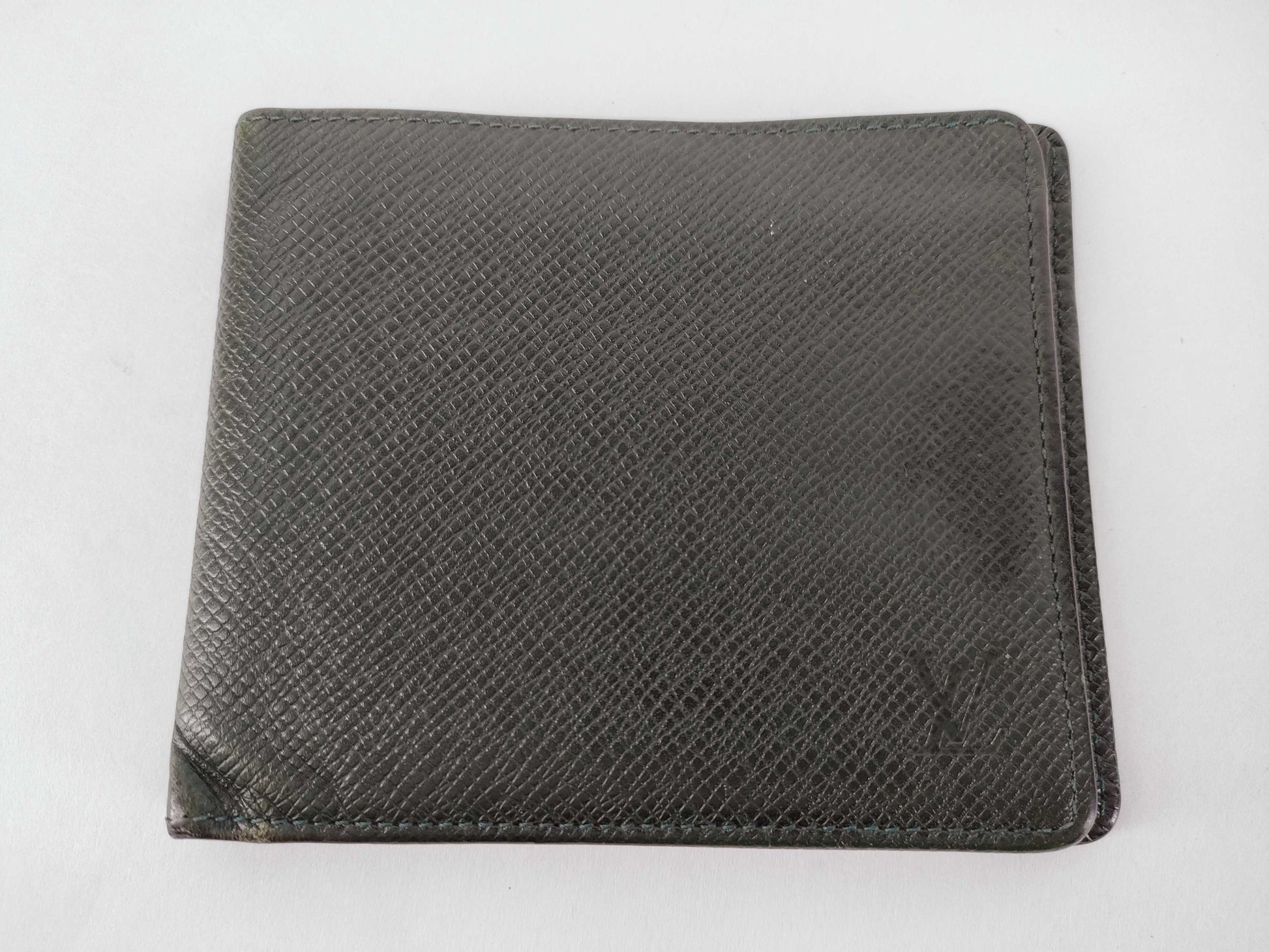 LOUIS VUITTON Taiga Louis Vuitton Wallet