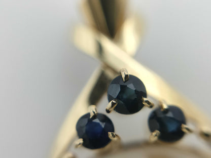 Mabe pearl pendant, approximately 15.4mm diameter, sapphire, 18K gold, 3.6g 