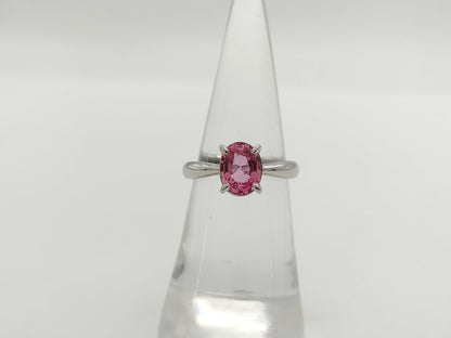1.35ct colored stone, 4.3g, 18K white gold ring 