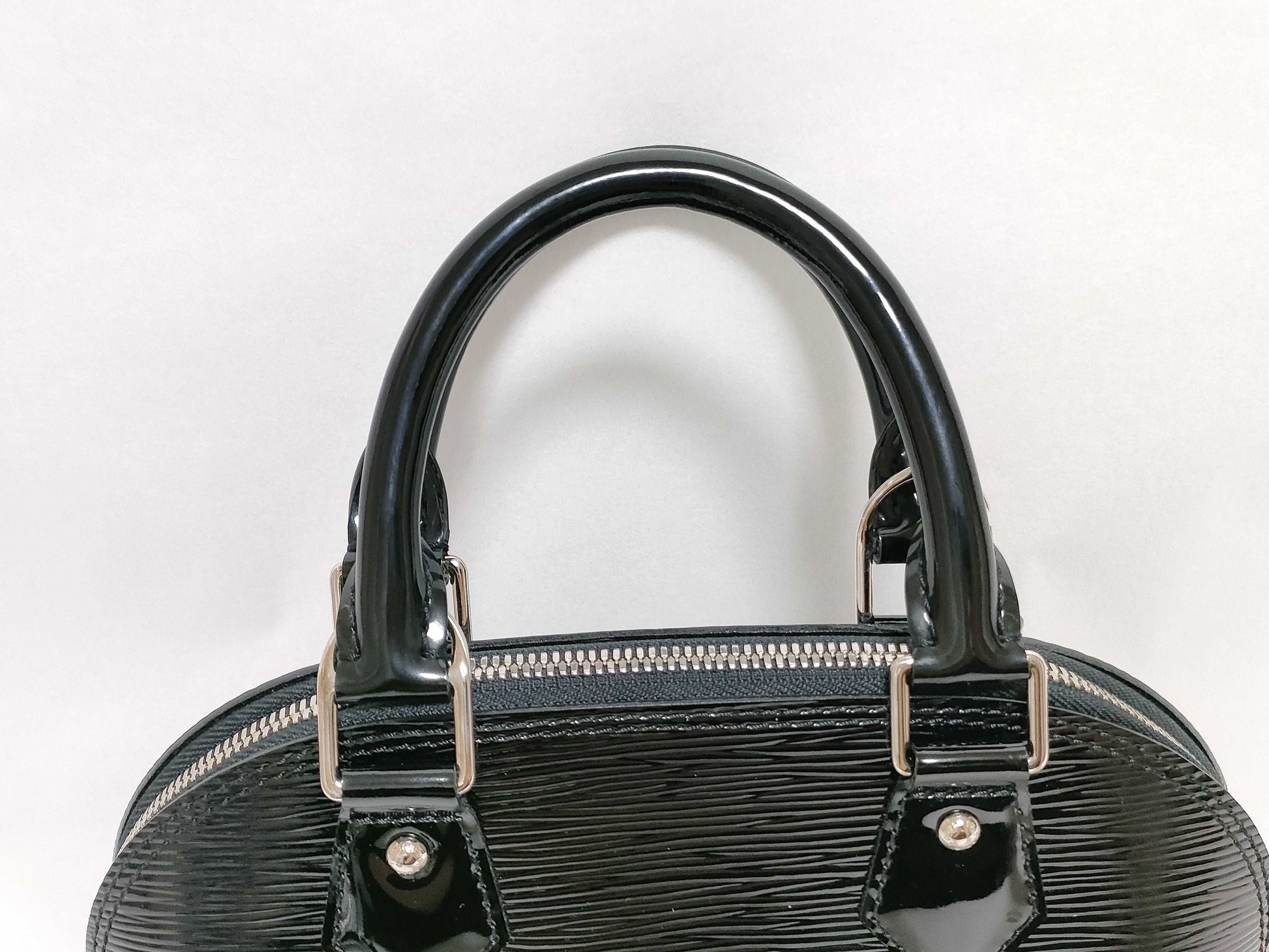 LOUIS VUITTON Epi LV Alma Epi Handbag