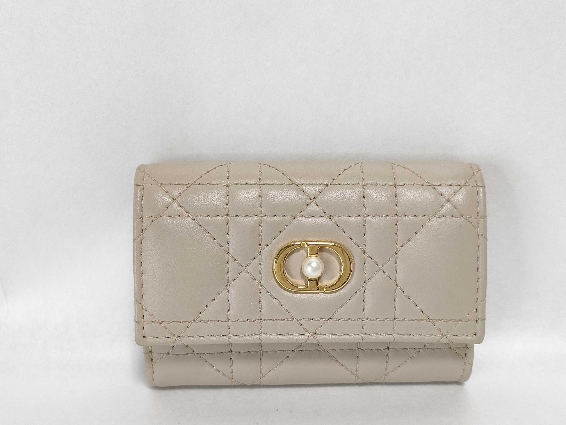 Dior Cannage Jolie Resin Pearl Lambskin Greasy Wallet, Beige. Includes: Box, Dust Bag, Wallet.