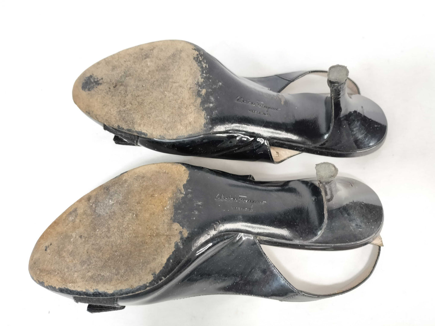 Salvatore Ferragamo Vara Ribbon Patent Leather Pumps in Black