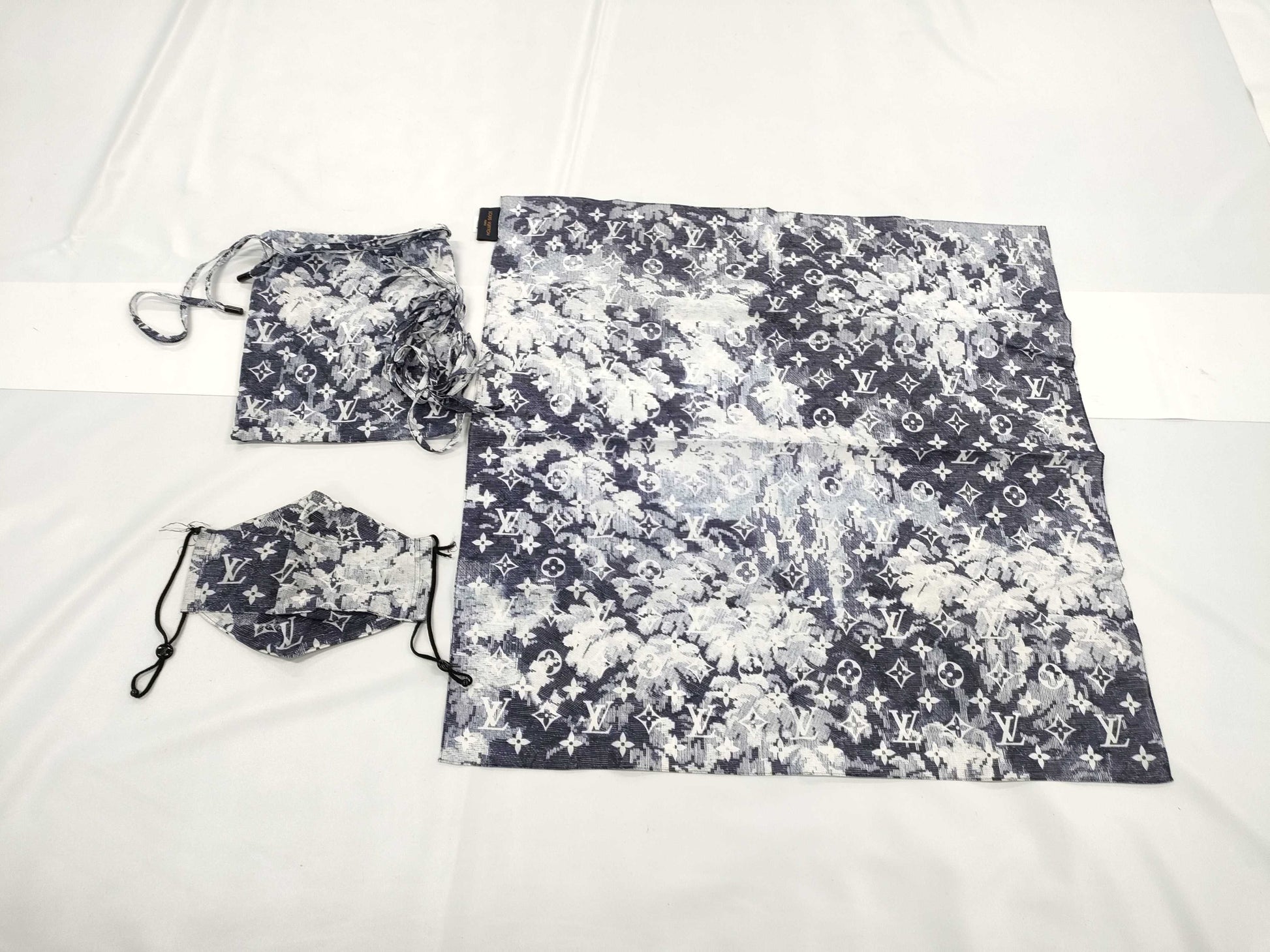 LOUIS VUITTON Louis Vuitton Monogram Mask and Bandana Set Other Accessories