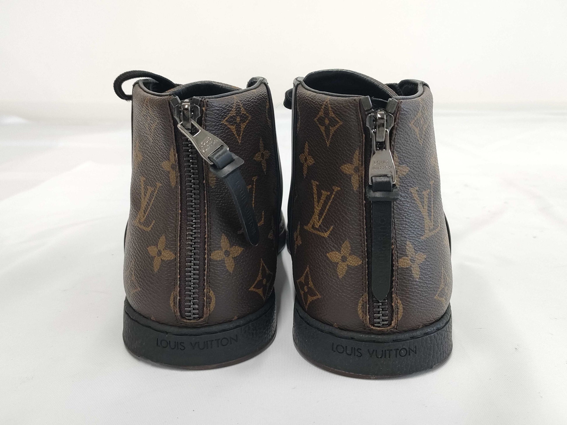 LOUIS VUITTON Louis Vuitton Line Monogram High-Top Sneakers Size 6.5 Sneakers