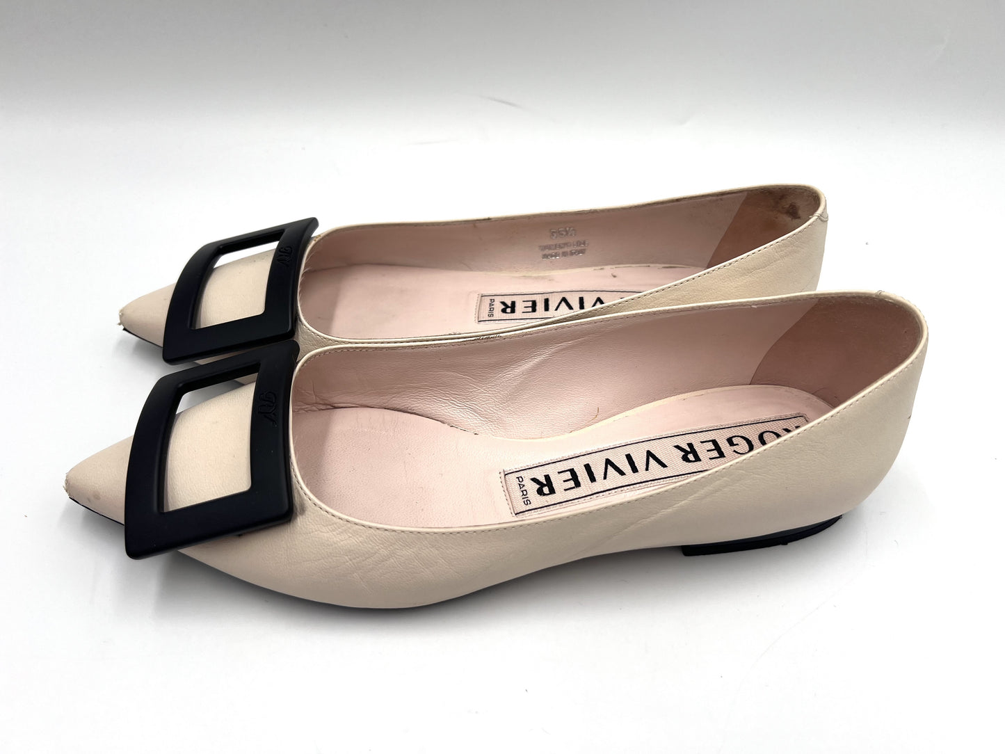 Roger Vivier Leather Flats, Beige, Size 35 1/2, Pumps