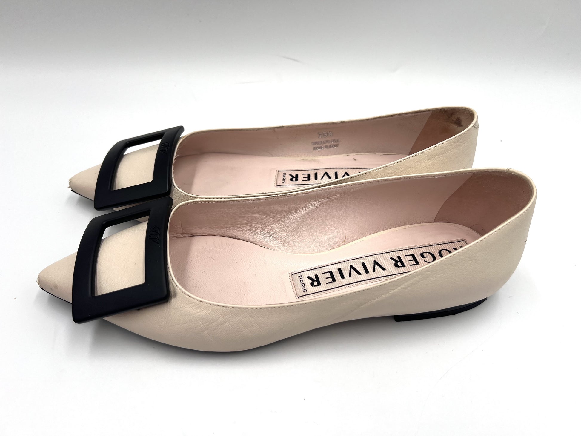 Roger Vivier Leather Flats, Beige, Size 35 1/2, Pumps