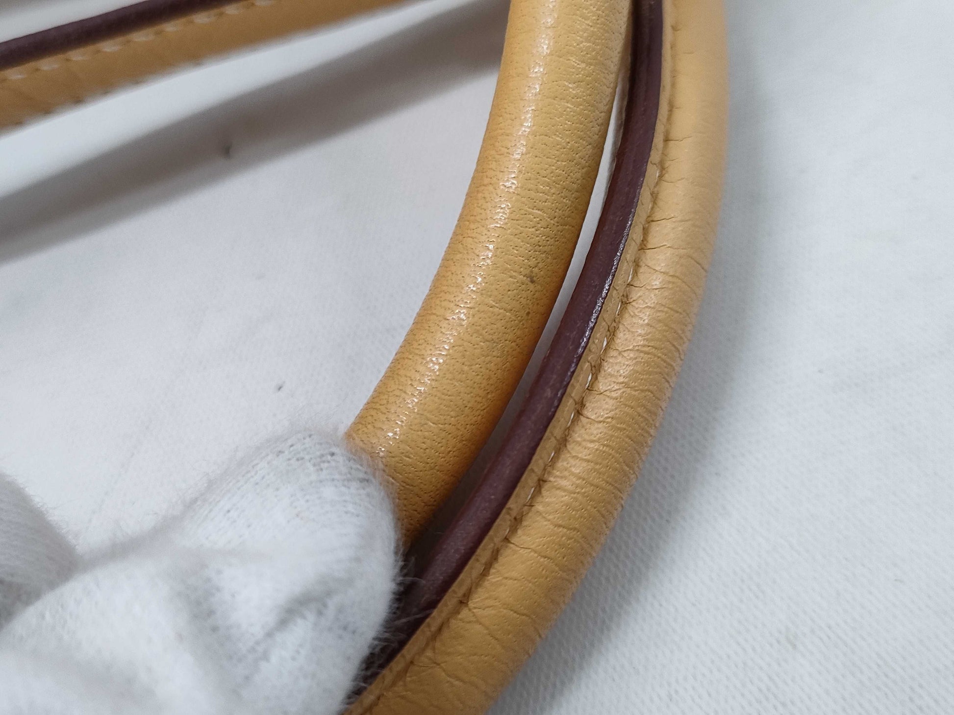 HERMES ) HERMES Bolide 31 Taurillon Clemence Leather Handbag with H Stamp and Gold Hardware