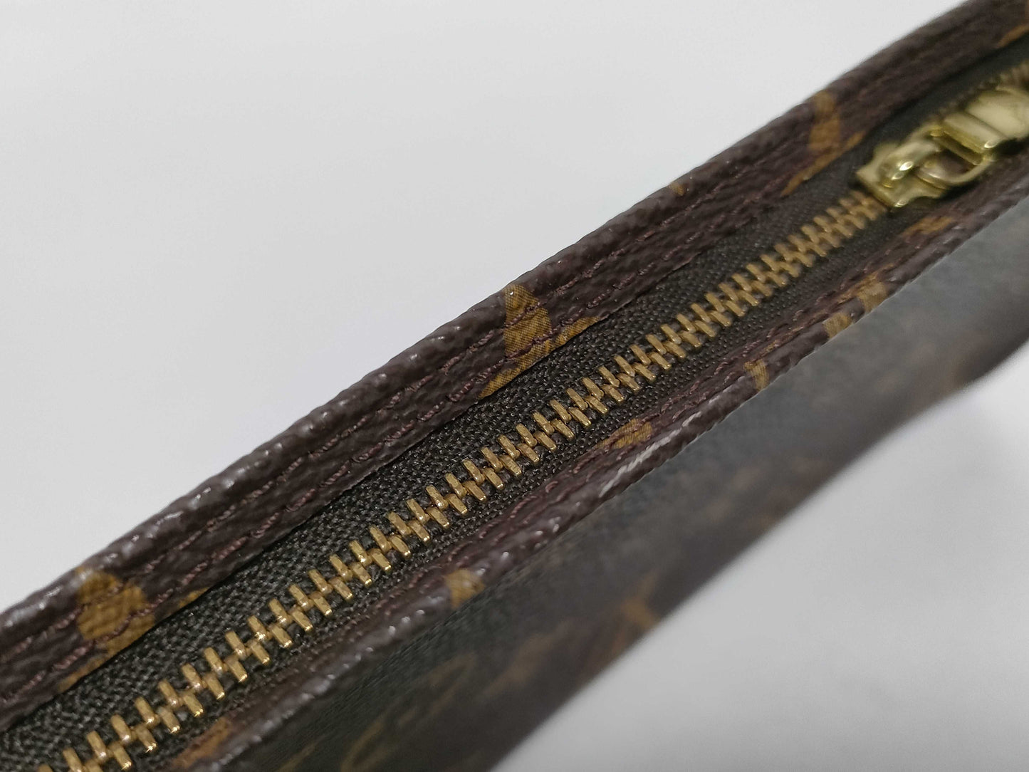 LOUIS VUITTON Monogram Bucket Pouch