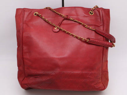 CHANEL Lambskin Matelasse Chain Bag with GD Hardware and Red Seal 0553792 Tote Bag