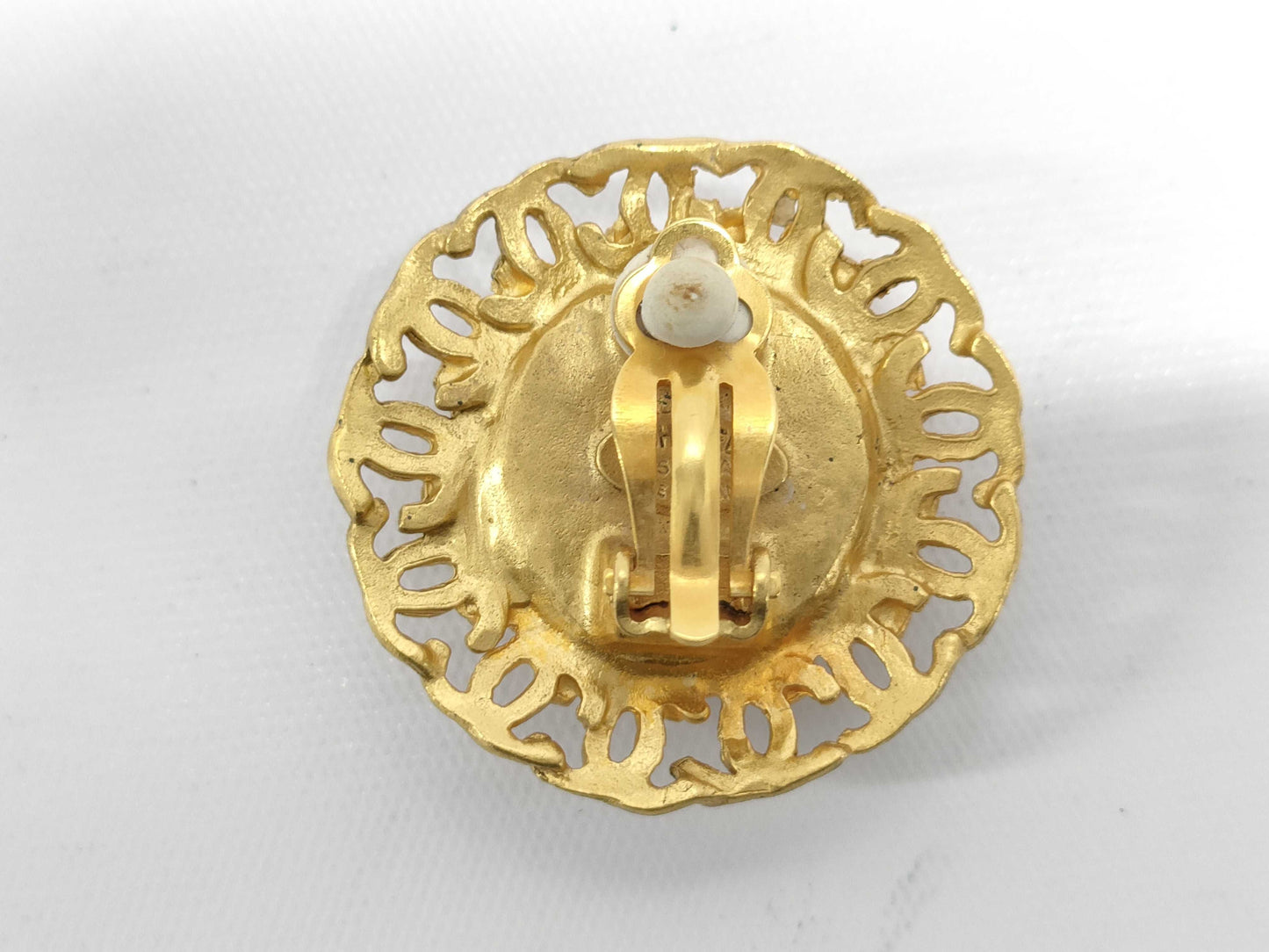 CHANEL Pearl Earrings 