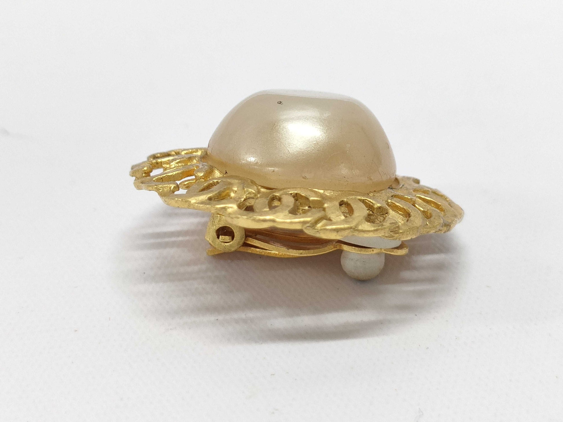 CHANEL Pearl Earrings 