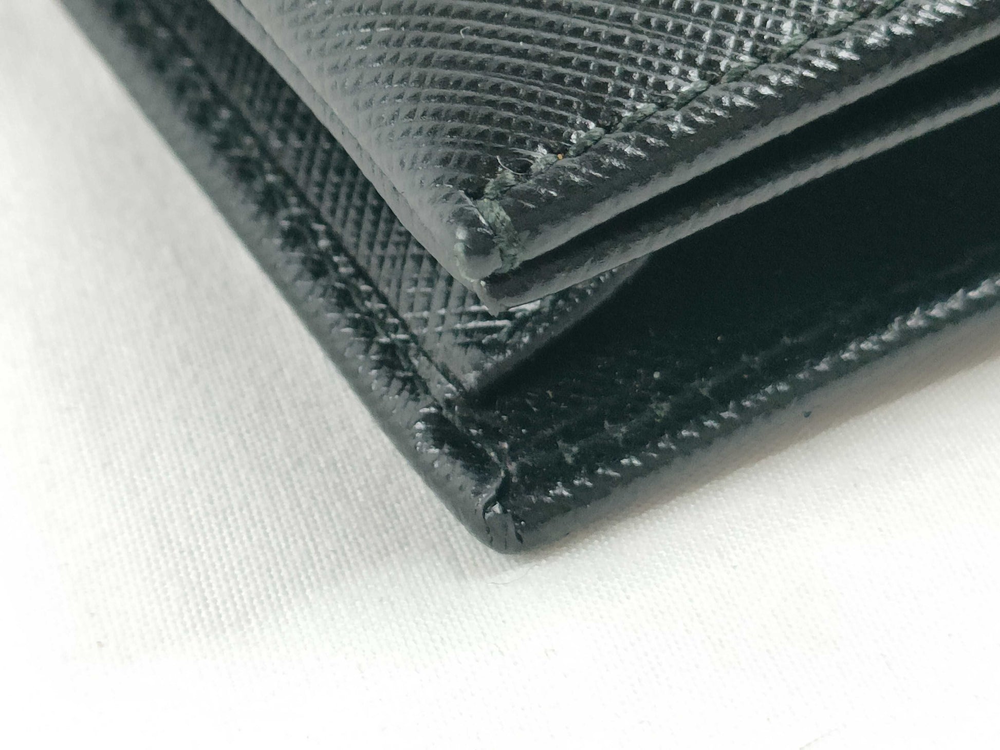 Salvatore Ferragamo Vara Chain Shoulder Bag in Black