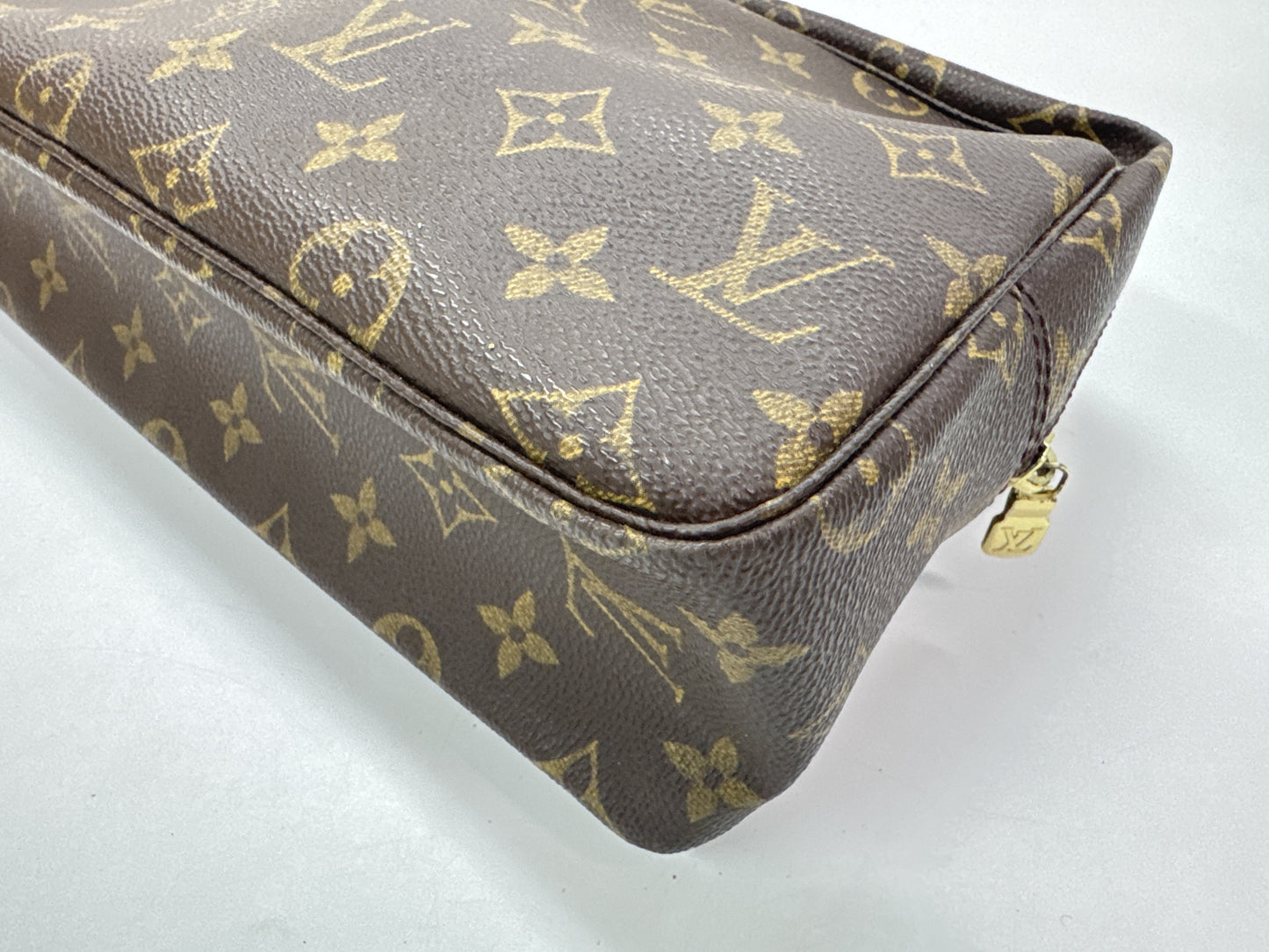 LOUIS VUITTON Truss Toilette 28 Pouch