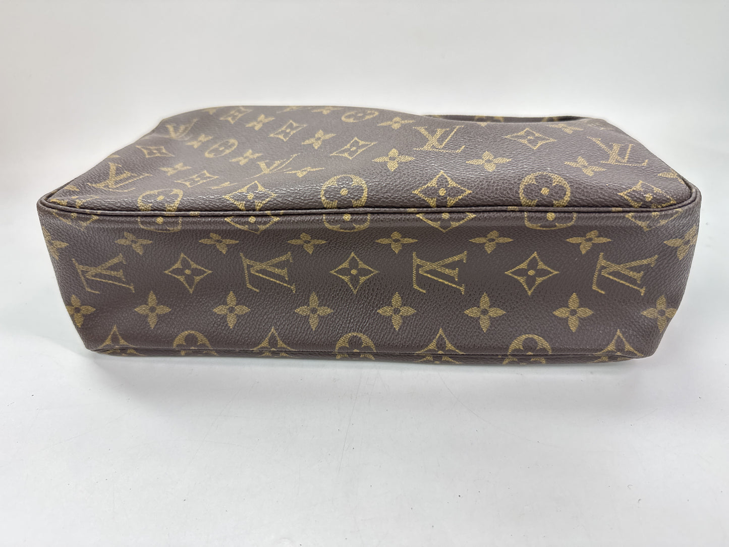 LOUIS VUITTON Truss Toilette 28 Pouch