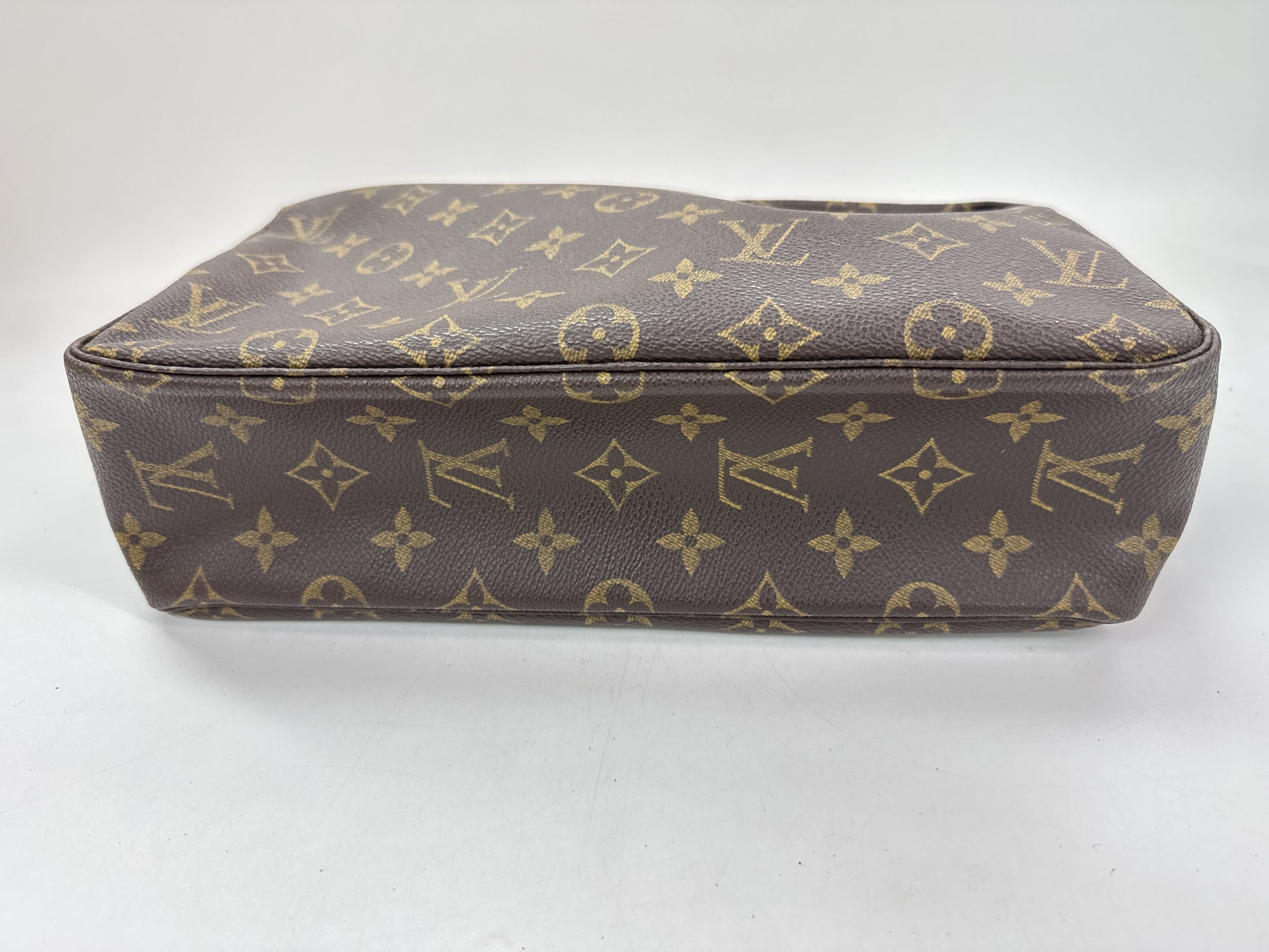 LOUIS VUITTON Truss Toilette 28 Pouch