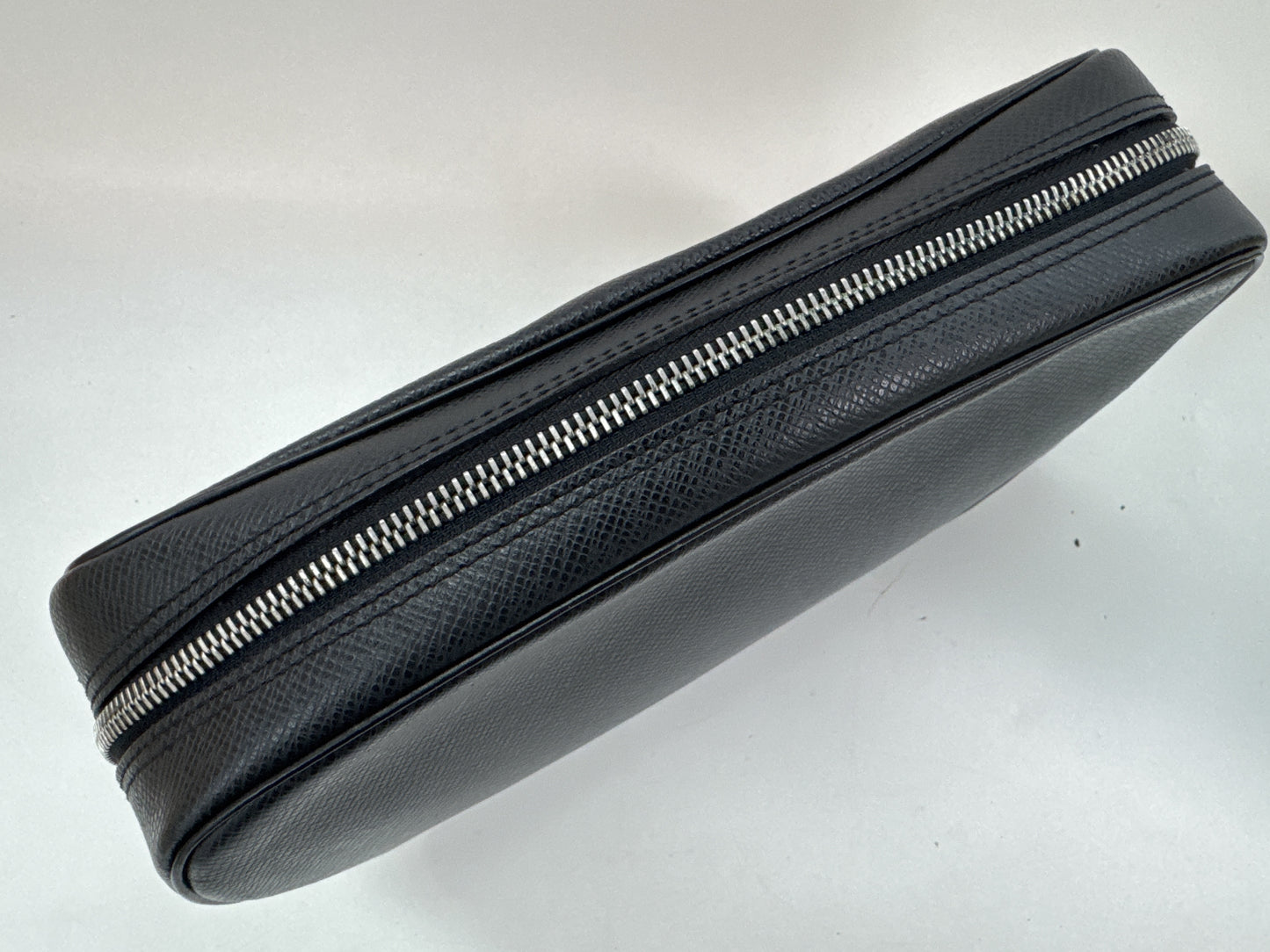 LOUIS VUITTON Truss Toilette GM Taiga Black Second Bag