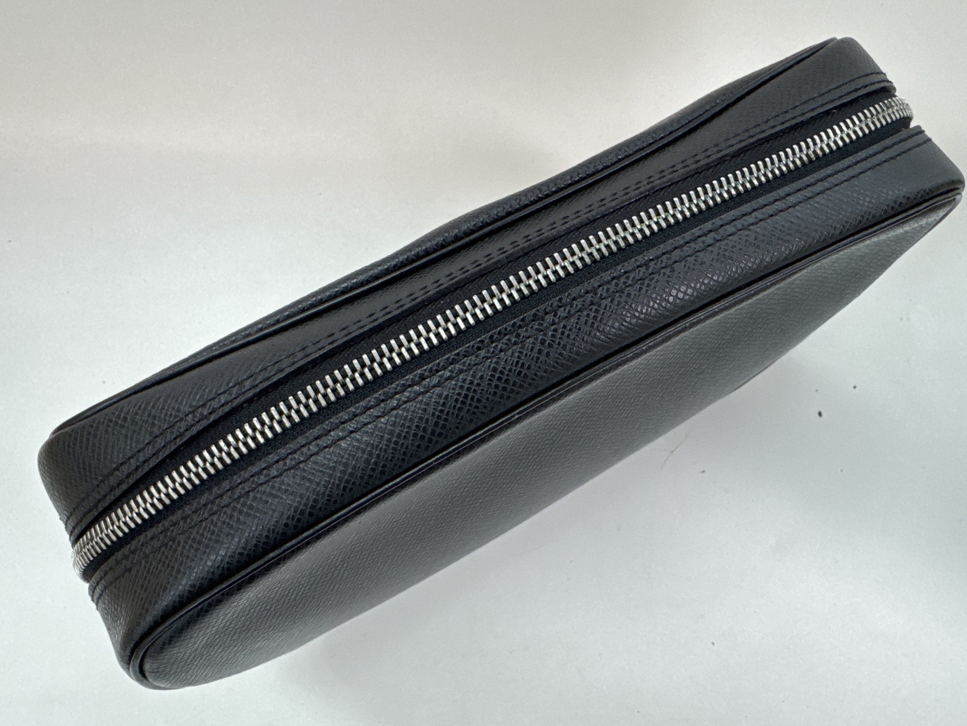 LOUIS VUITTON Truss Toilette GM Taiga Black Second Bag