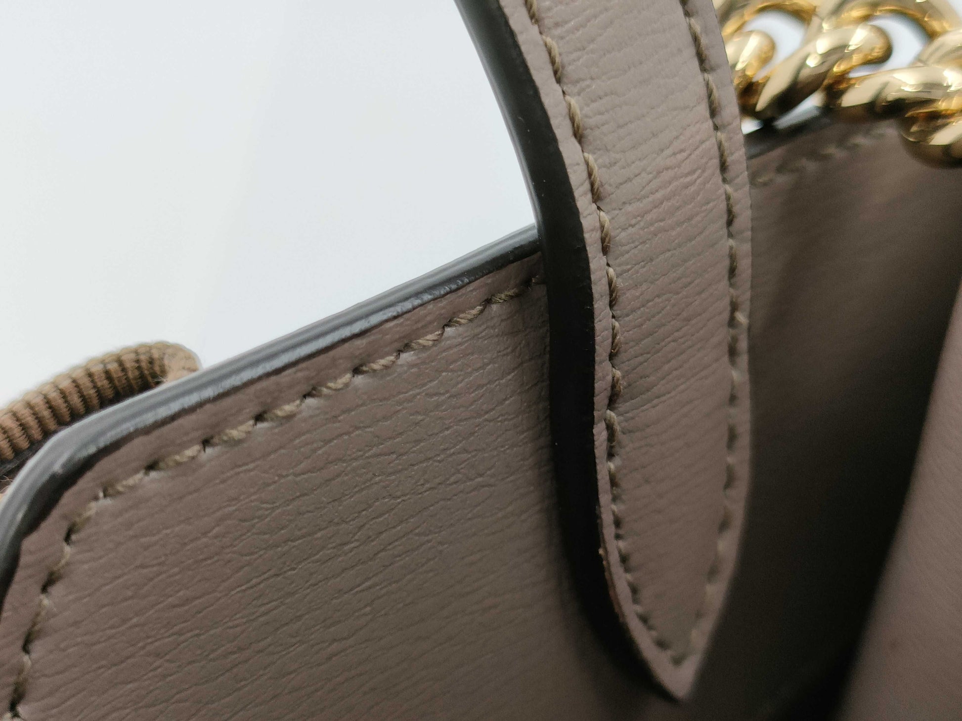 Salvatore Ferragamo Ferragamo Vara 2-Way Shoulder Bag/Handbag