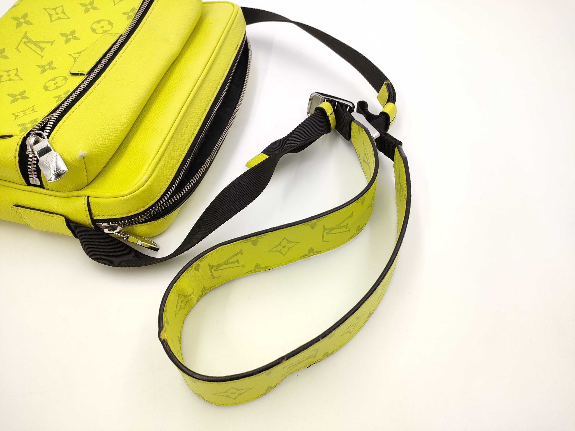 LOUIS VUITTON Taigarama Outdoor Messenger PM Shoulder Bag