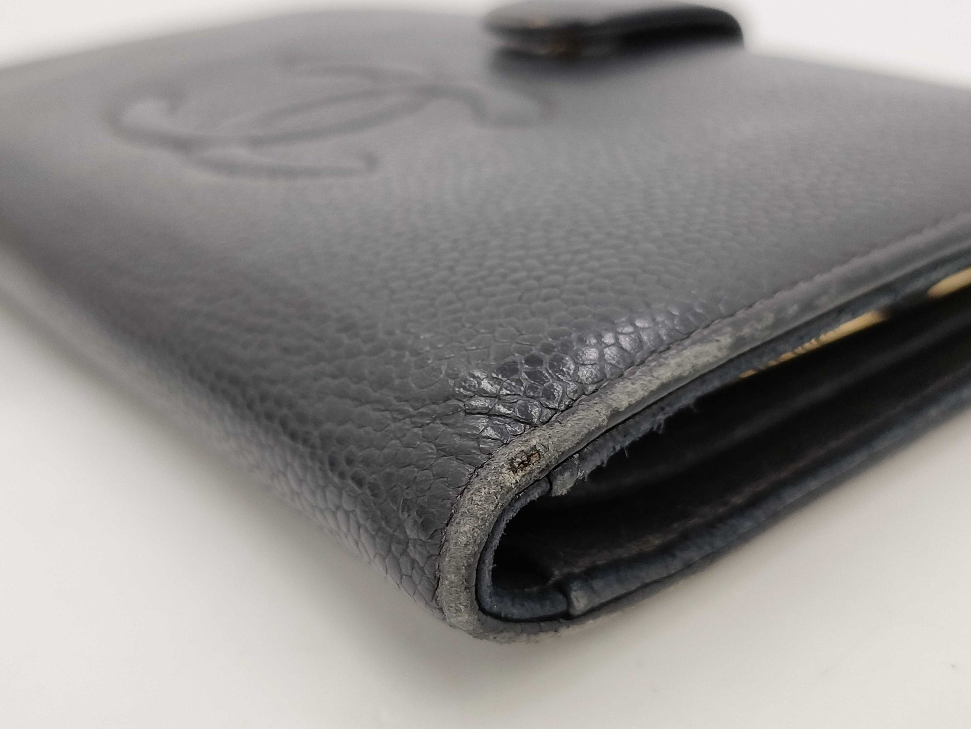 CHANEL Caviar Skin Wallet