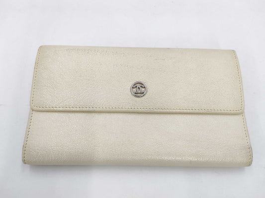 CHANEL Coco Button Wallet