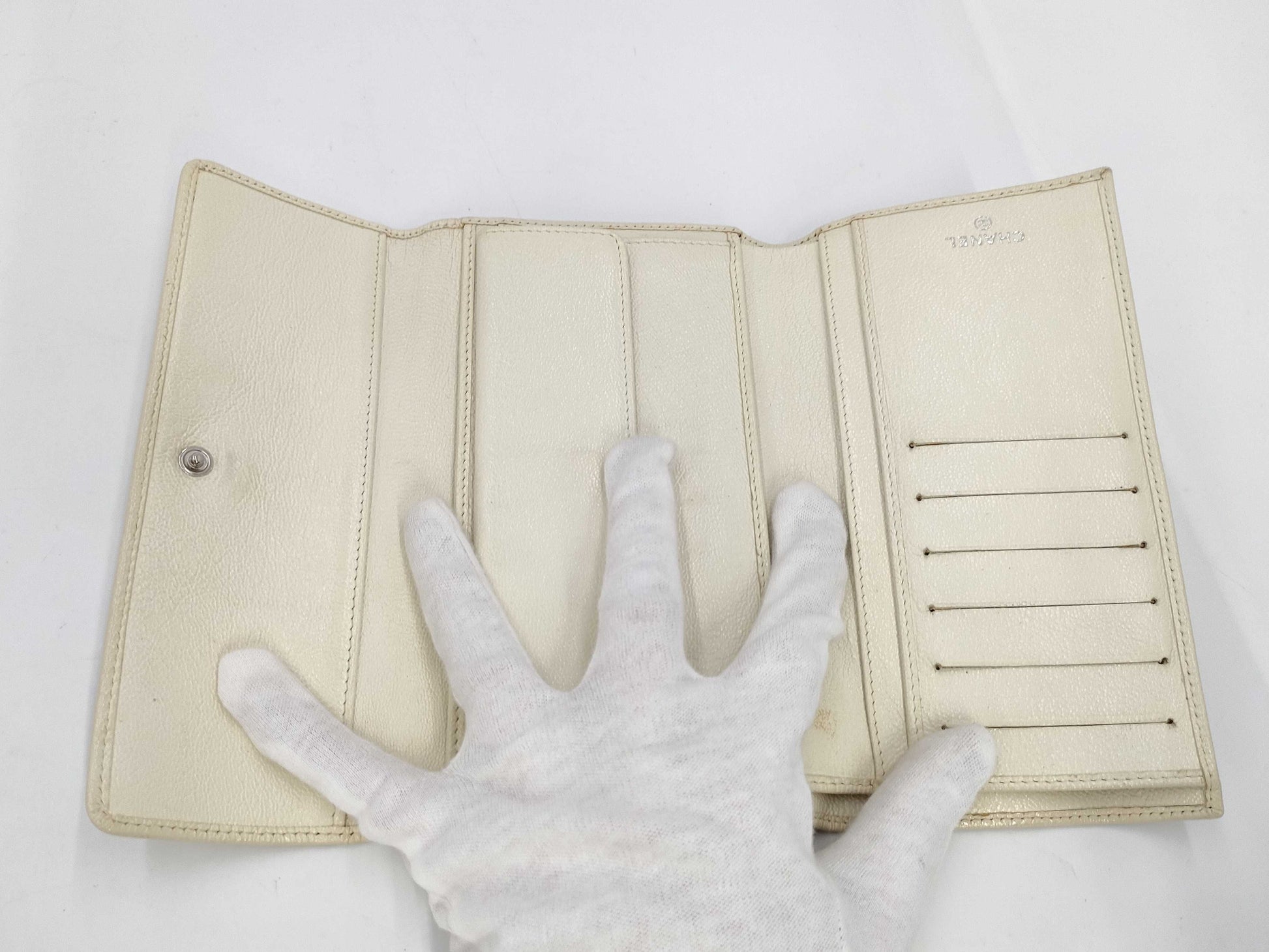 CHANEL Coco Button Wallet