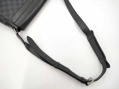 LOUIS VUITTON Cobalt Newport Messenger MM DR4106 Shoulder Bag