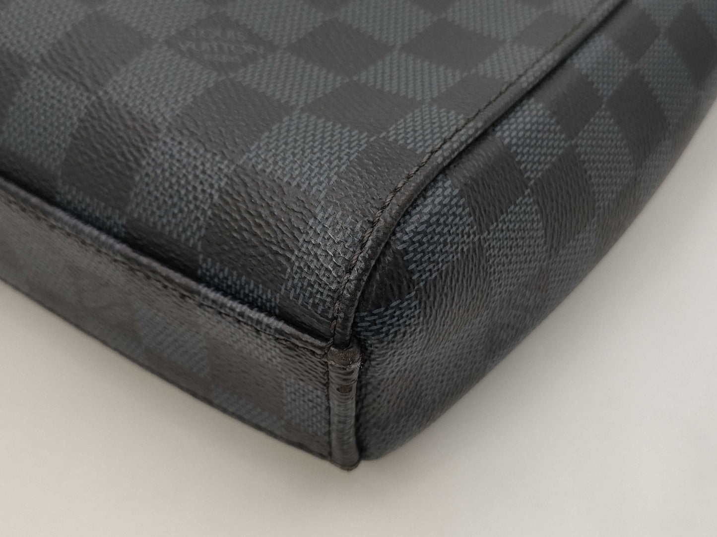 LOUIS VUITTON Cobalt Newport Messenger MM DR4106 Shoulder Bag