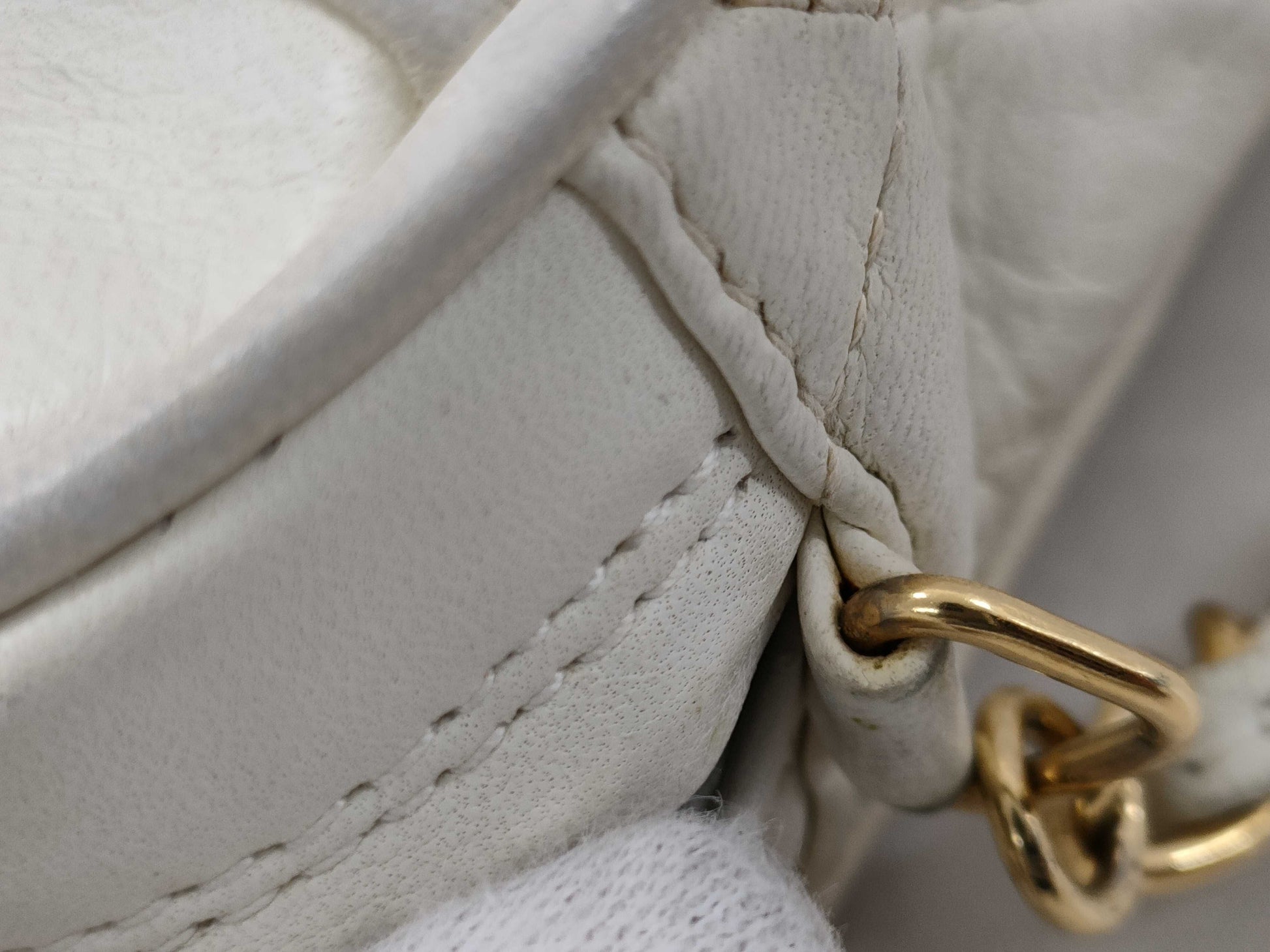 CHANEL Matelasse Shoulder Bag White Shoulder Bag