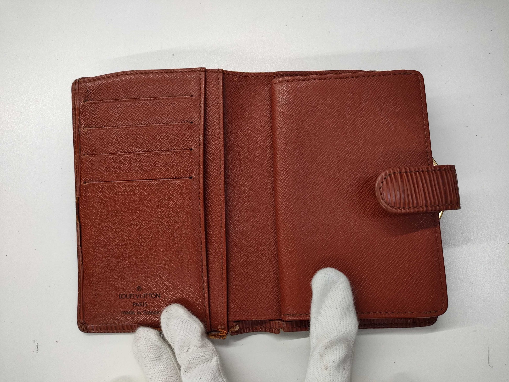 LOUIS VUITTON Epi Louis Vuitton Wallet