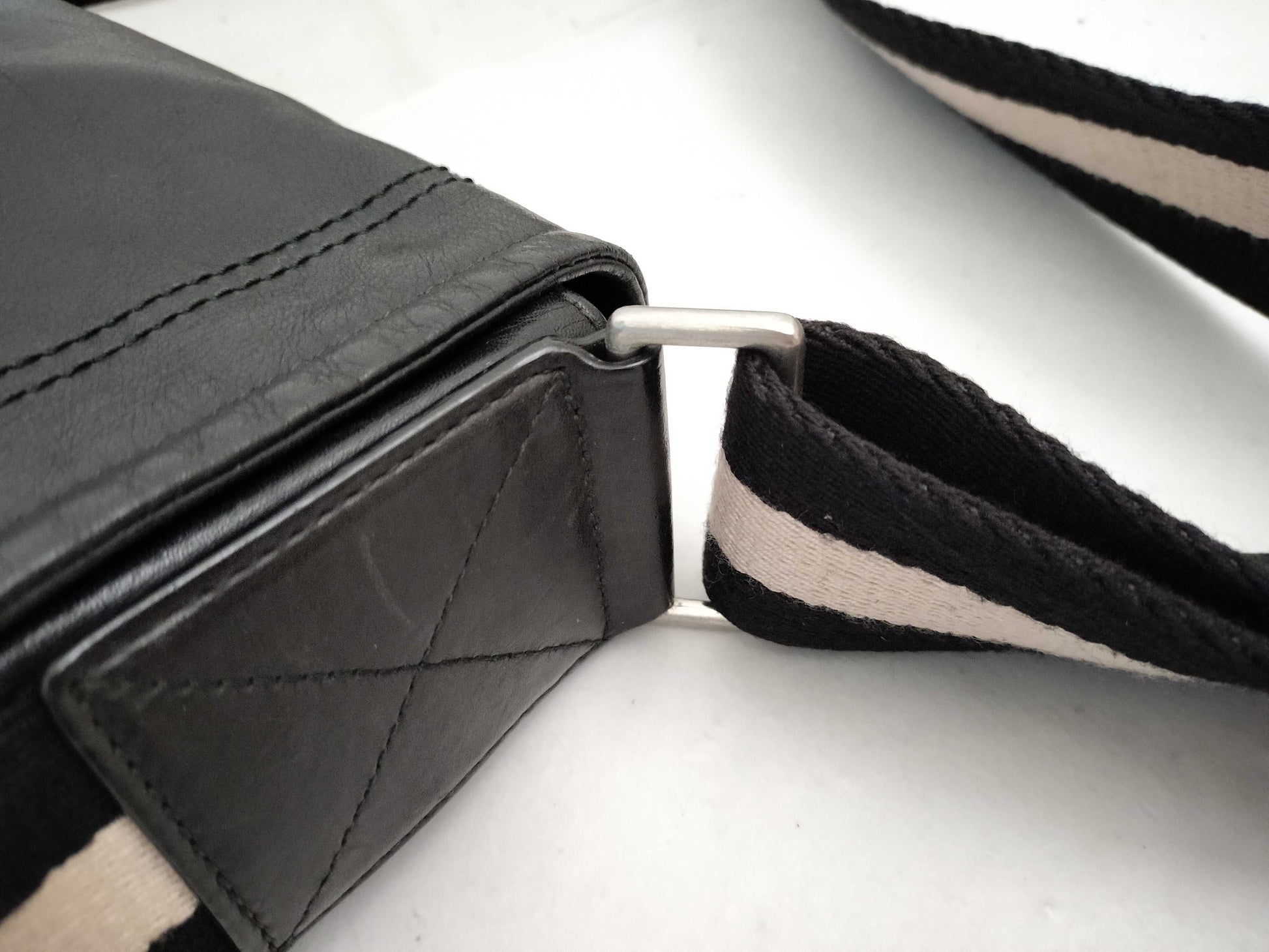 BALLY Leather Shoulder Bag