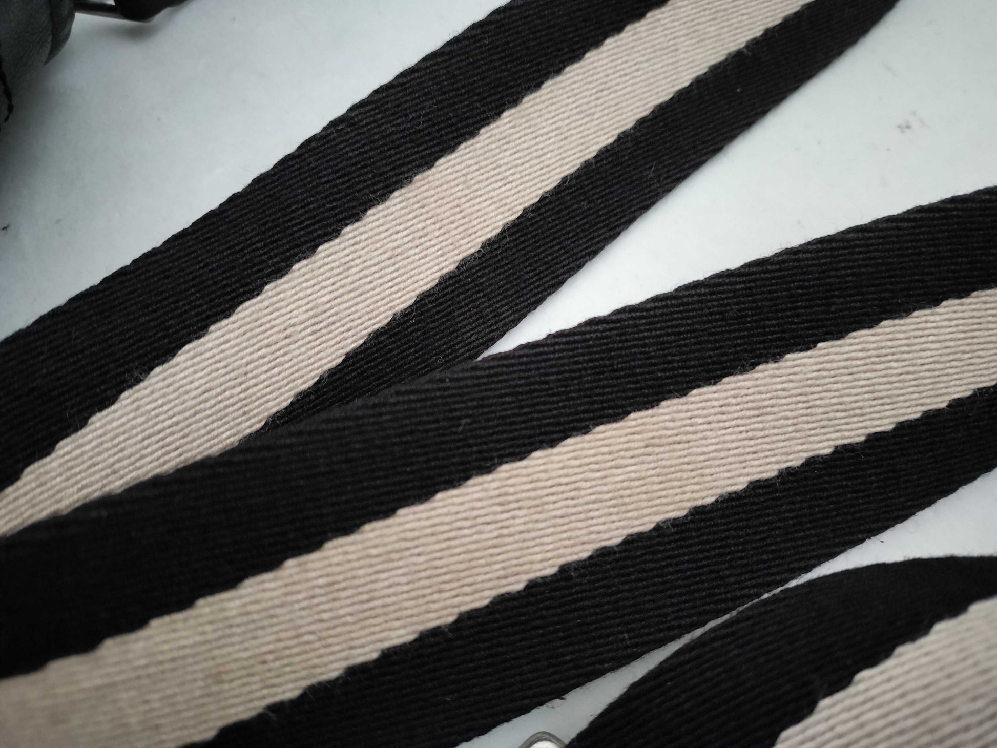 BALLY Leather Shoulder Bag