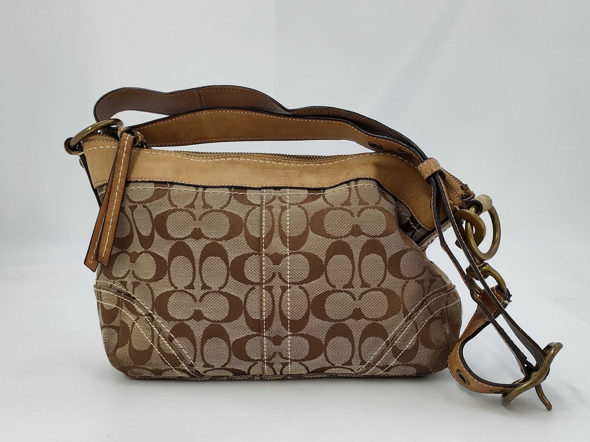 COACH Signature 10561 Shoulder Bag
