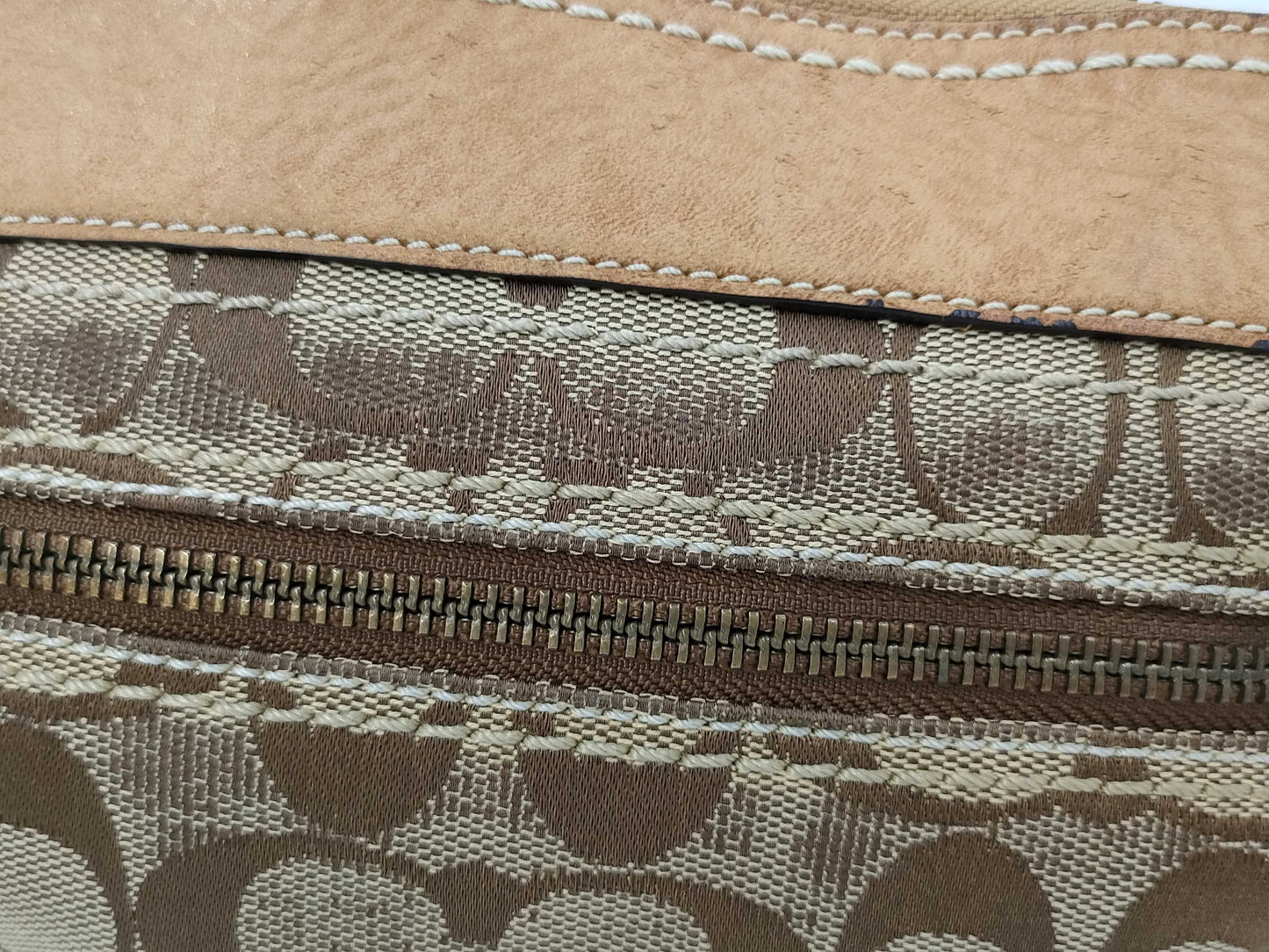 COACH Signature 10561 Shoulder Bag