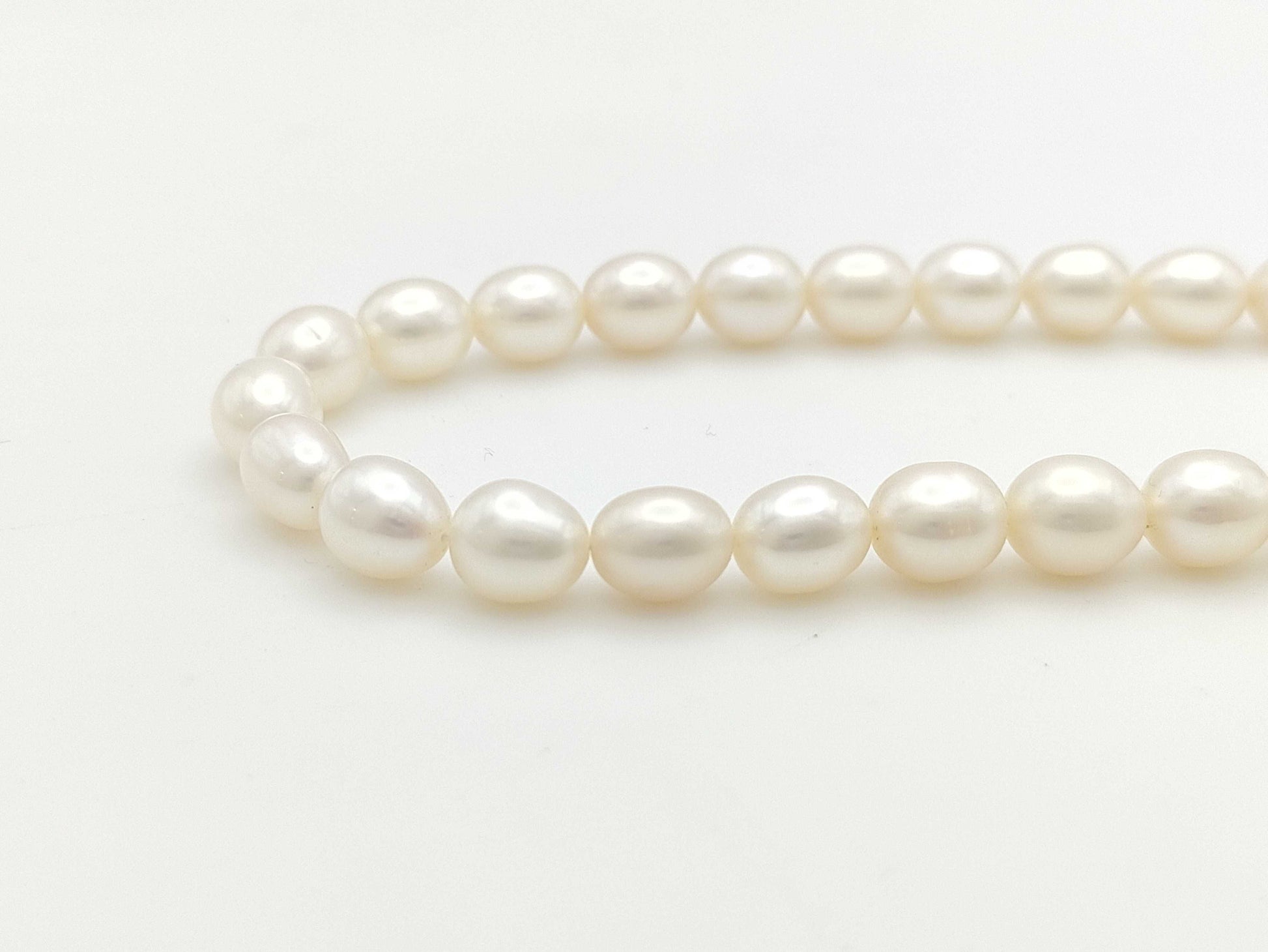 Semi-round pearl, diameter approximately 7.0-7.4mm, 18K white gold, 33.3g, necklace 