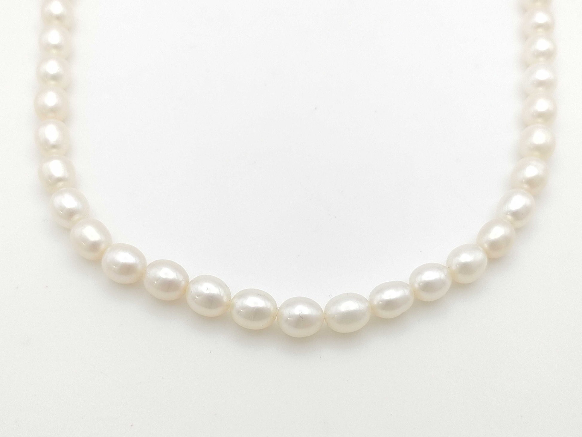 Semi-round pearl, diameter approximately 7.0-7.4mm, 18K white gold, 33.3g, necklace 