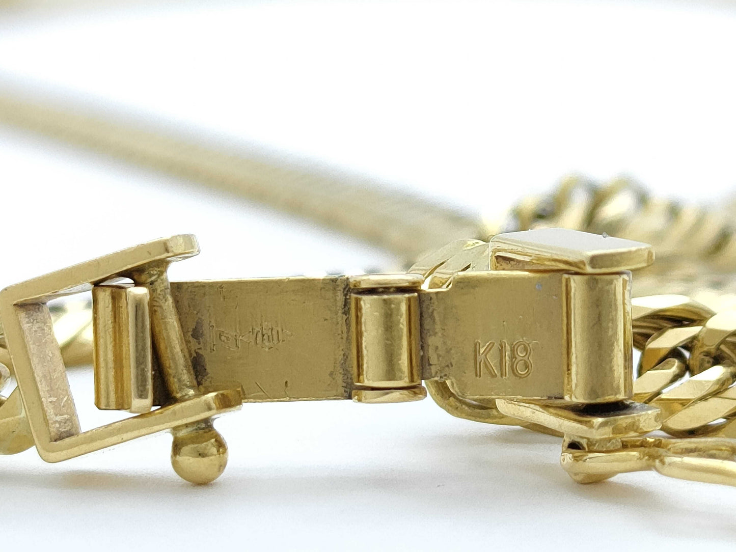 8-sided triple 18K gold 6.6g / 12-sided triple 18K gold 25.5g / 16-sided triple 18K gold 18.6g Necklace 