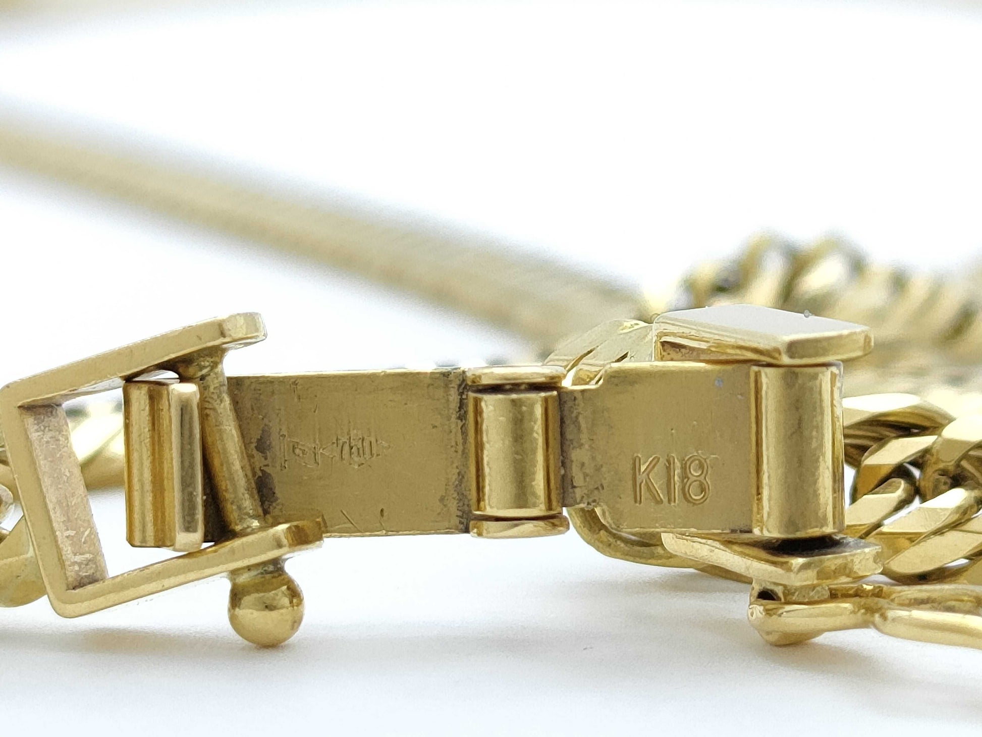 8-sided triple 18K gold 6.6g / 12-sided triple 18K gold 25.5g / 16-sided triple 18K gold 18.6g Necklace 