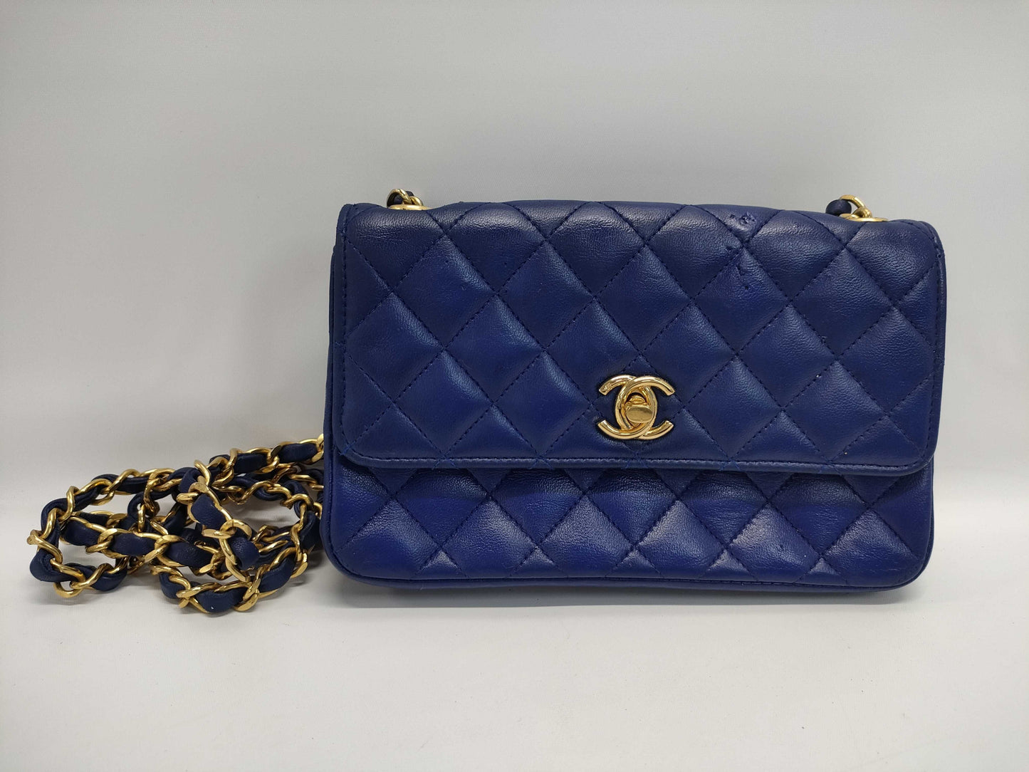 CHANEL Mini Matelasse 20 Lambskin Bag with Seal, Chain Shoulder Bag with Gold Hardware, #1